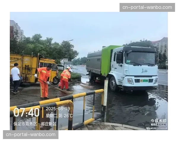 场边花絮：洛里昂主场暴雨导致比赛中断20分钟，工作人员紧急清理积水