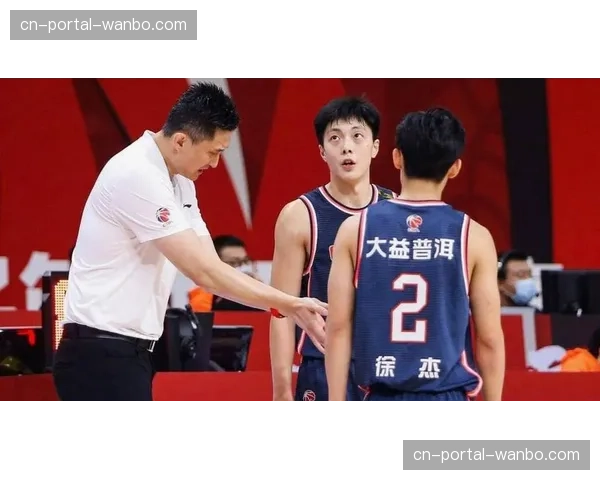 杜锋谈胡明轩使用：球员健康与球队需求的平衡难题